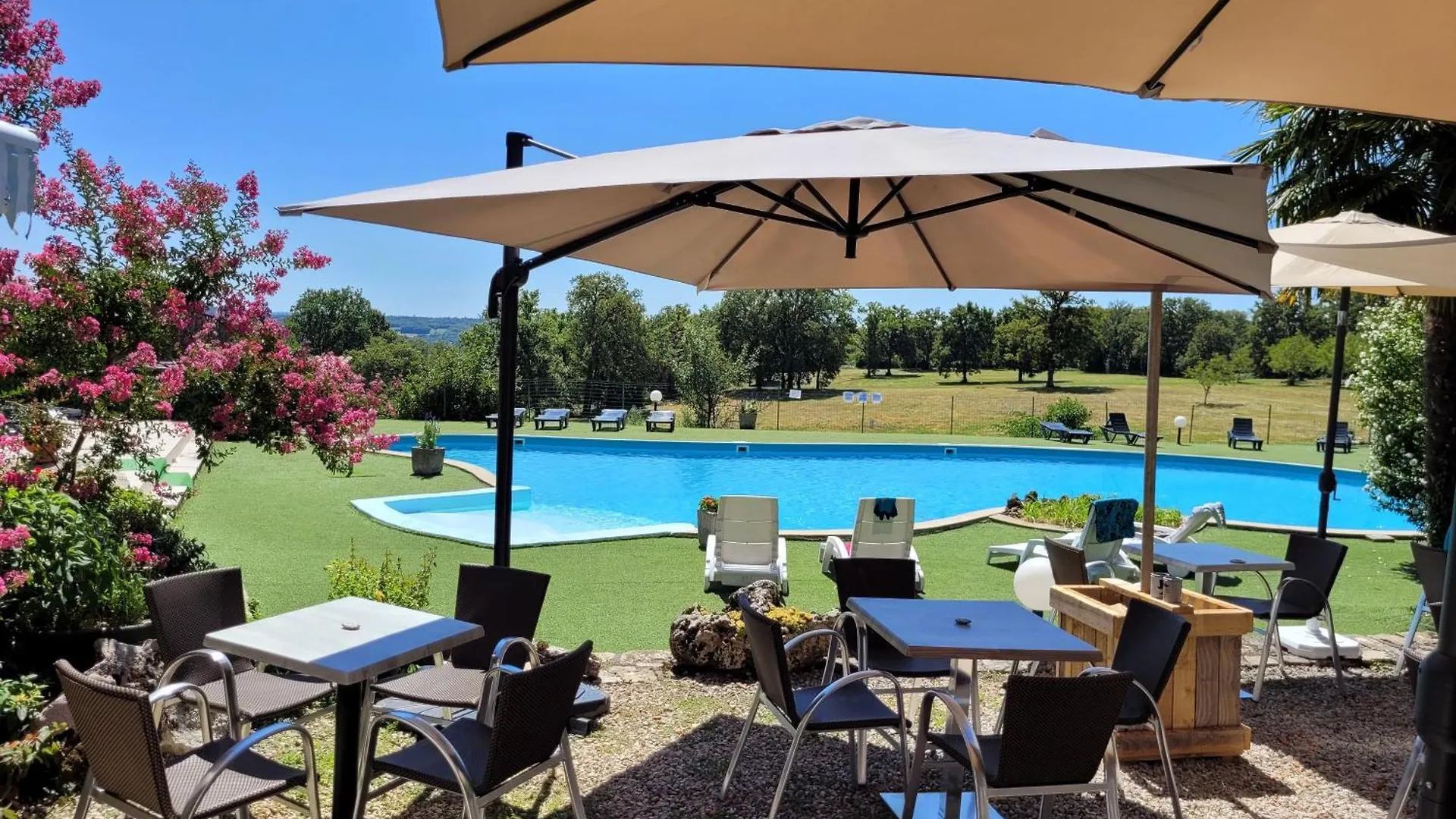 Chalets De L'Oasienne Lissac et Mouret Campsite